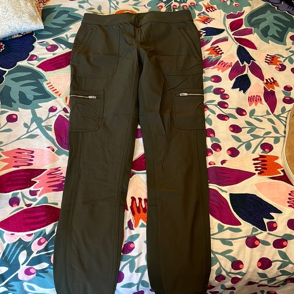Athleta Pants - Athleta Olive Green Cargo Legging in Size 10Tall
